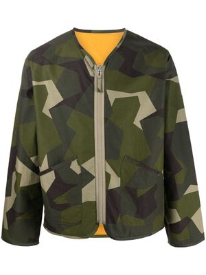 Universal Works camouflage collarless jacket - Green