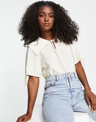 Urban Revivo relaxed shirt with balloon sleeves and exaggerated collar in poplin-White