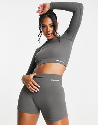 Urban Threads seamless long sleeve sports crop top in charcoal-Gray