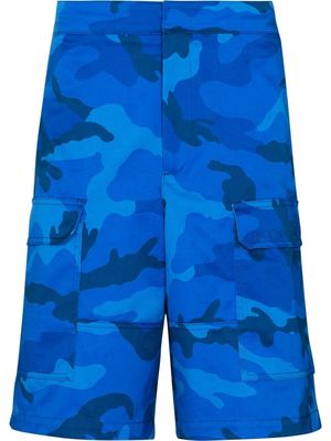 Valentino Garavani camouflage-print cargo shorts - Blue