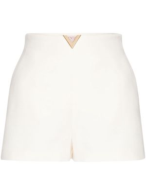 Valentino Garavani V-plaque short shorts - White