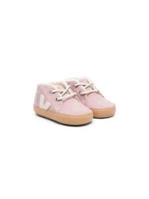 VEJA Kids logo-patch suede pre-walkers - Pink