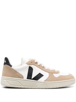 VEJA logo-patch panelled sneakers - White