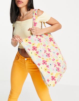 Vero Moda beach bag in cream floral-Multi