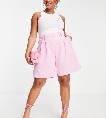 Vero Moda Curve tailored suit shorts in pink