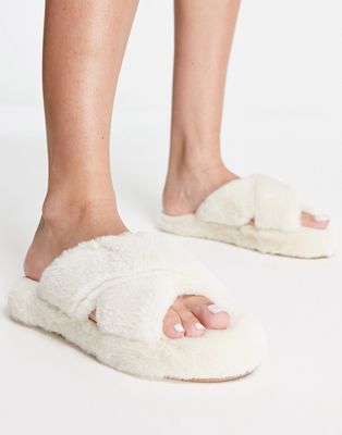 Vero Moda fluffy slippers in cream-White