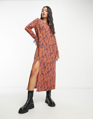 Vero Moda printed midi dress in orange and black-Multi