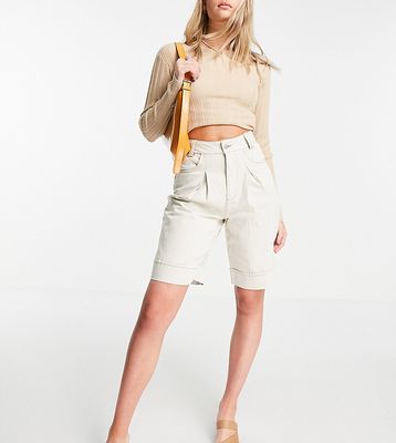 Vero Moda Tall cotton tailored city shorts in ecru - CREAM-White