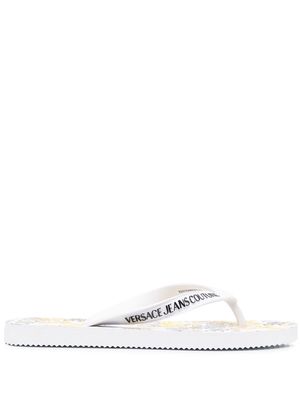 Versace Jeans Couture 'Barocco' print flip flops - White