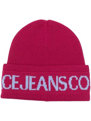 Versace Jeans Couture logo intarsia-knit ribbed beanie - Pink