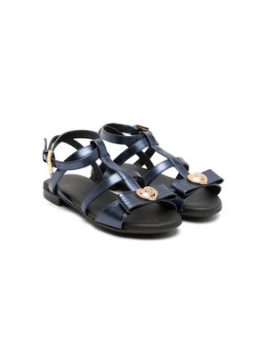 Versace Kids bow-detailing metallic leather sandals - Blue