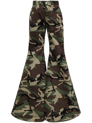 VETEMENTS camouflage-print flared trousers - Green