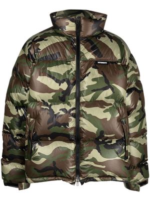 VETEMENTS camouflage-print padded jacket - Green