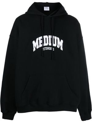 VETEMENTS embroidered logo graphic-detail hoodie - Black