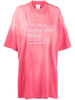 VETEMENTS graphic-print short-sleeved T-shirt - Pink