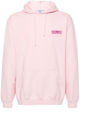 VETEMENTS logo-embroidered hoodie - Pink