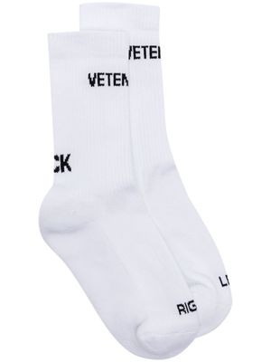 VETEMENTS logo-intarsia ribbed socks - White