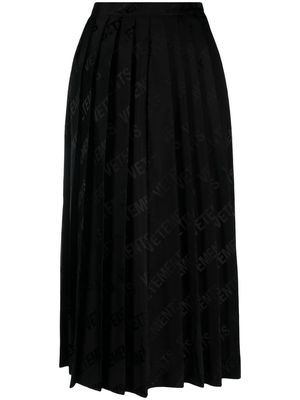 VETEMENTS logo-jacquard pleated midi skirt - Black
