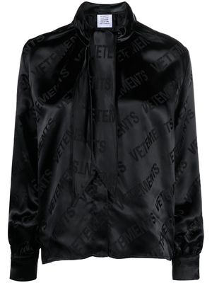 VETEMENTS logo-jacquard satin blouse - Black