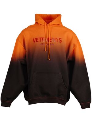 VETEMENTS logo-print gradient-effect hoodie - Orange