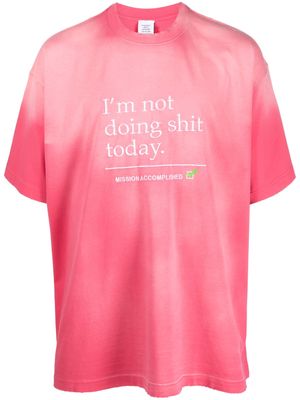 VETEMENTS slogan-embroidered short-sleeve T-shirt - Pink
