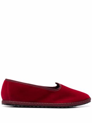 Vibi Venezia grosgrain-trimmed velvet loafers - Red