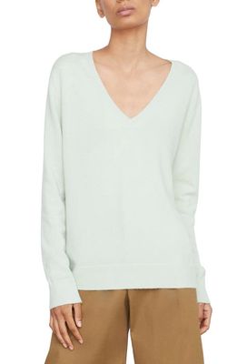 Vince Weekend V-Neck Cashmere Sweater in Verdite