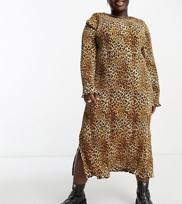 Violet Romance Plus plisse midi dress in leopard print-Multi