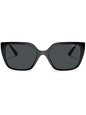 Vogue Eyewear cat-eye tinted sunglasses - Black