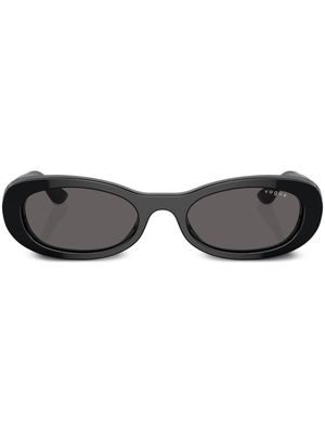 Vogue Eyewear logo-print oval-frame sunglasses - Black