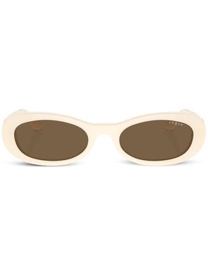 Vogue Eyewear logo-print oval-frame sunglasses - Neutrals