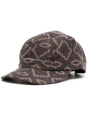 White Mountaineering all-over graphic-print baseball cap - Brown