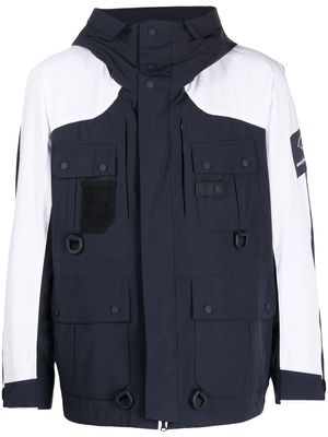 White Mountaineering multiple pockets hooded jacket - Blue
