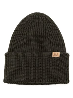 Woolrich logo-patch ribbed-knit beanie - Green