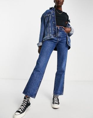 Wrangler high rise wild west mom jeans in mid wash blue-Blues
