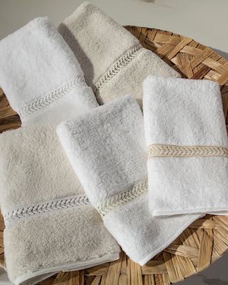 Wreath Fingertip Towels, Set of 2
