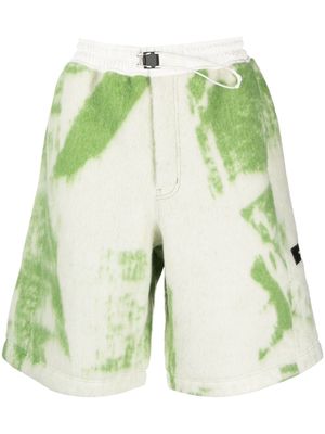 Y-3 brush-stroke print fleece shorts - Green