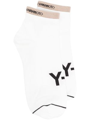 Y-3 logo-knit ankle socks - White