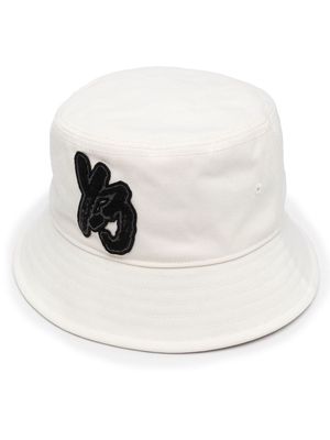 Y-3 logo-patch bucket hat - White