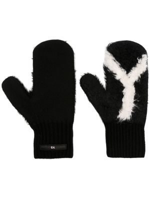Y-3 logo-patch faux-shearling-trim gloves - Black