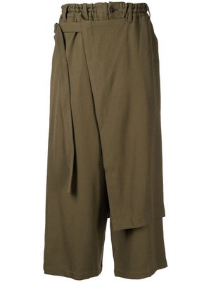 Yohji Yamamoto apron-detail cropped trousers - Green