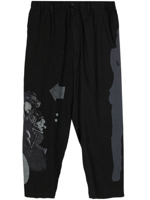 Yohji Yamamoto elasticated-waist printed trousers - Black