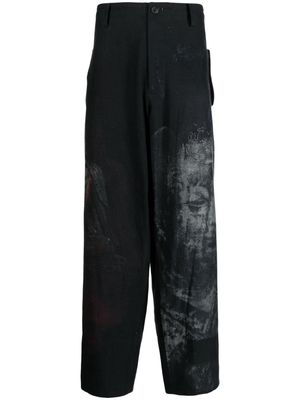 Yohji Yamamoto graphic-print wide-leg trousers - Black