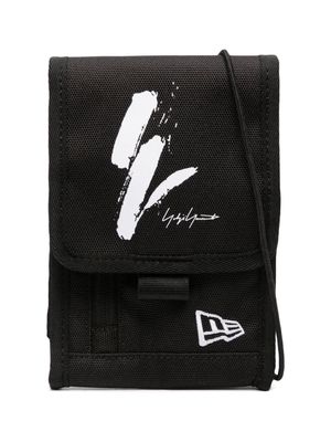 Yohji Yamamoto logo-embroidered pouch bag - Black