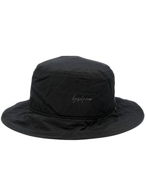 Yohji Yamamoto logo-plaque bucket hat - Black