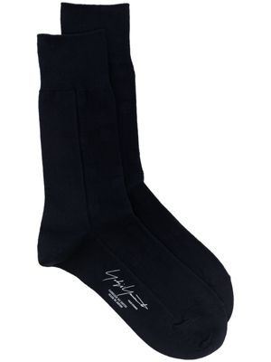 Yohji Yamamoto logo-print socks - Blue