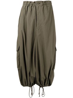 Y's cropped tapered-leg trousers - Green