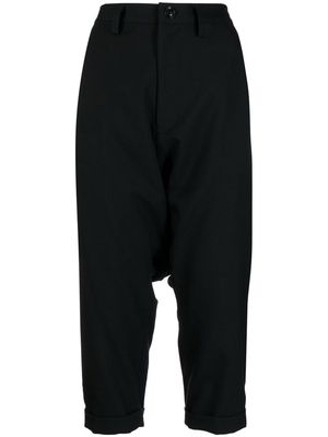 Y's drop-crotch cropped tailored trousers - Black