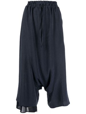 Y's drop-crotch cropped trousers - Blue