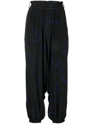 Y's gathered graphic-print trousers - Black